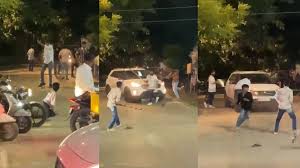 राजधानी रायपुर में दो गुटों में हिंसक झड़प, जमकर चले लाठी-डंडे और पत्थर, कार से कुचलने का भी प्रयास