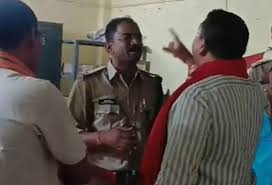 गृहमंत्री के गृह जिले में पुलिस ने की अवैध उगाही -हंगामा 