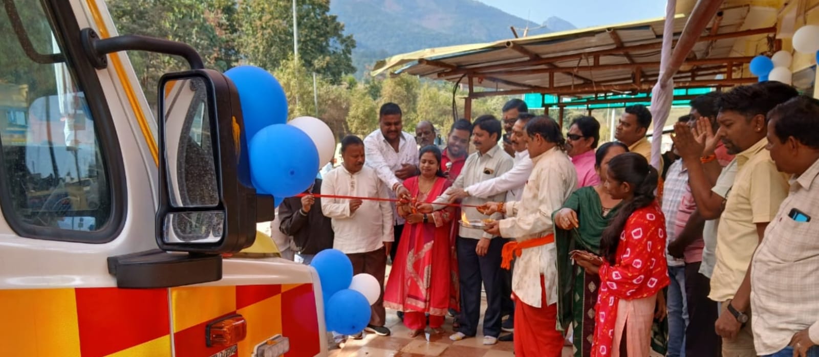 बैलाडीला ट्रक ओनर्स एसोसिएशन की मानवीय पहल - जनता को दी नई एम्बुलेंस की सौगात