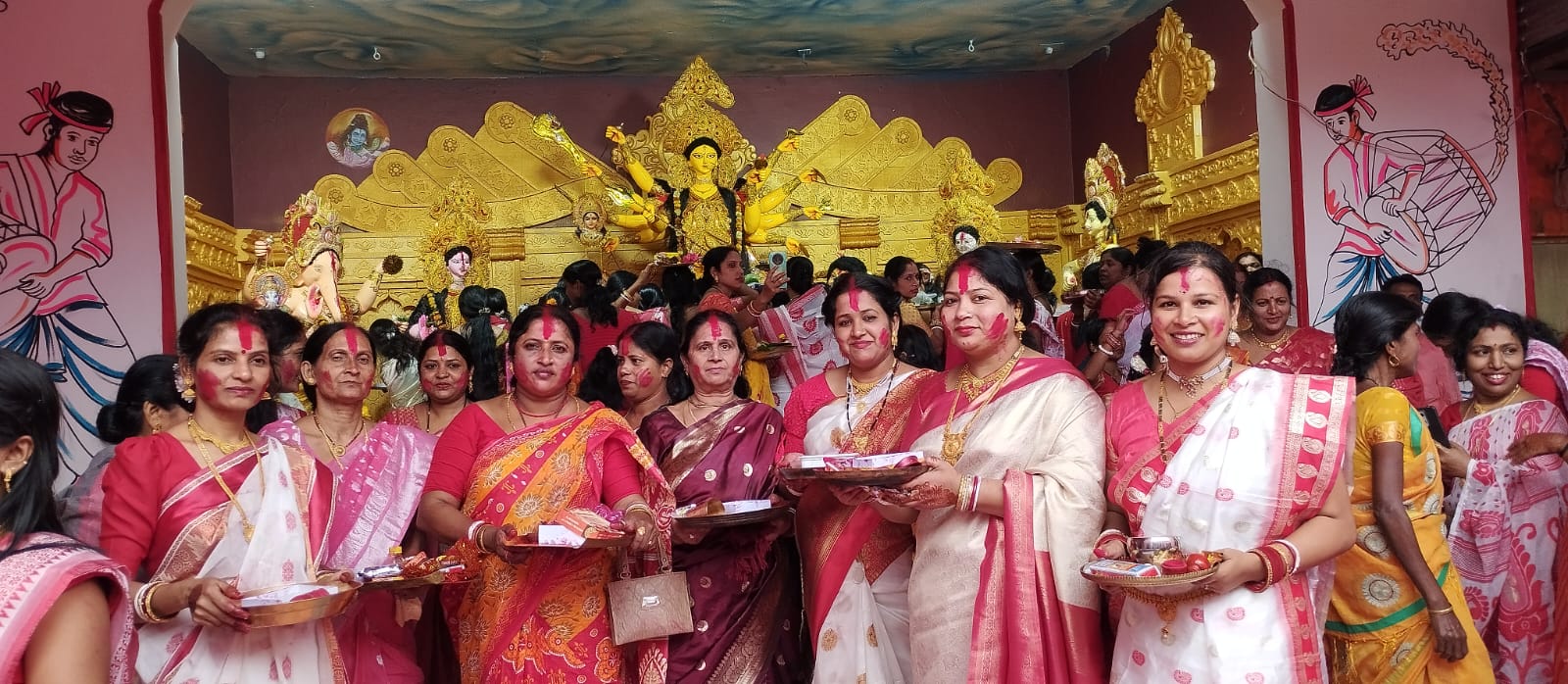 किरन्दुल के महिलाओं ने मनाया सिन्दूरखेला