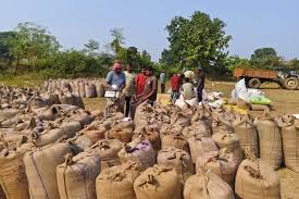 धान खरीदी केंद्र में बाप-बेटे का हंगामा,ऑपरेटर से की मारपीट, CCTV फुटेज से खुला राज