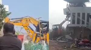 उज्जैन में महाकाल मंदिर के पास तकिया मस्जिद पर चला बुलडोजर