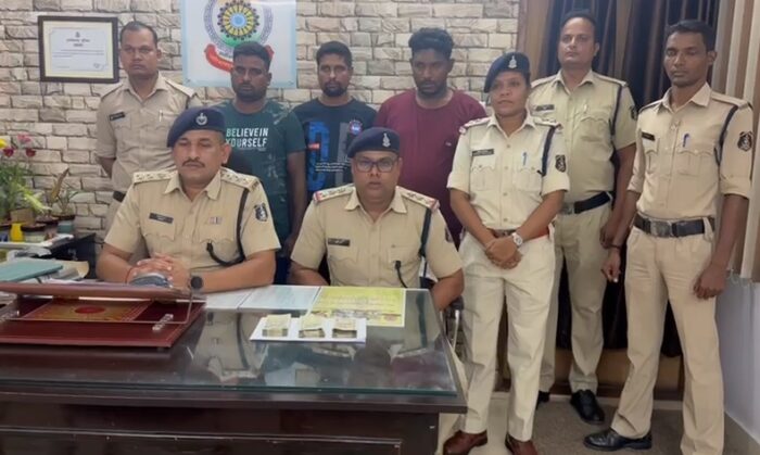 लूट, चोरी की घटनाओं को अंजाम देने वाले 3 आरोपी गिरफ्तार