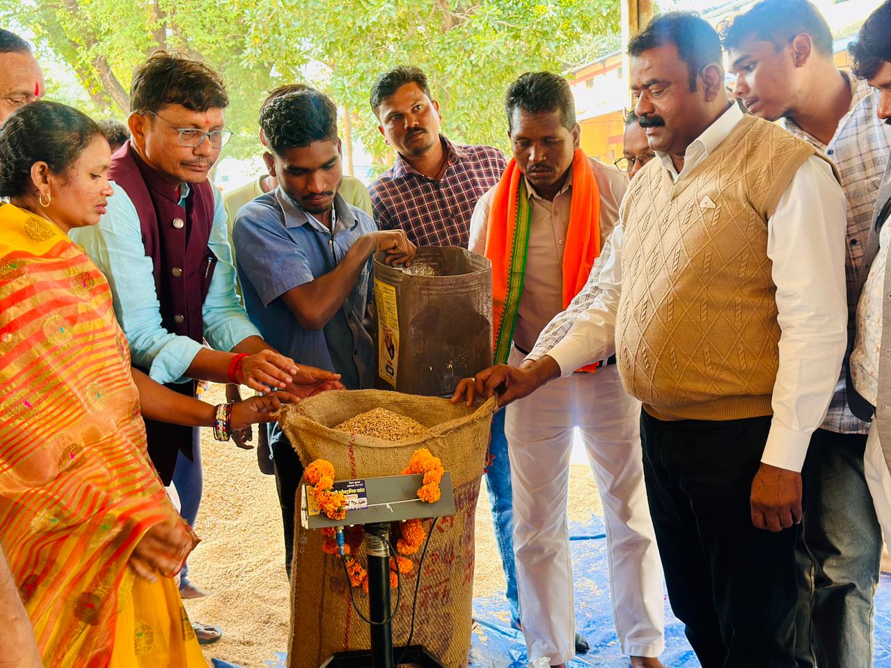 सुकमा में धान खरीदी का शुभारंभ,केशकाल विधायक नीलकंठ टेकाम ने किया प्रथम खरीदी का उद्घाटन