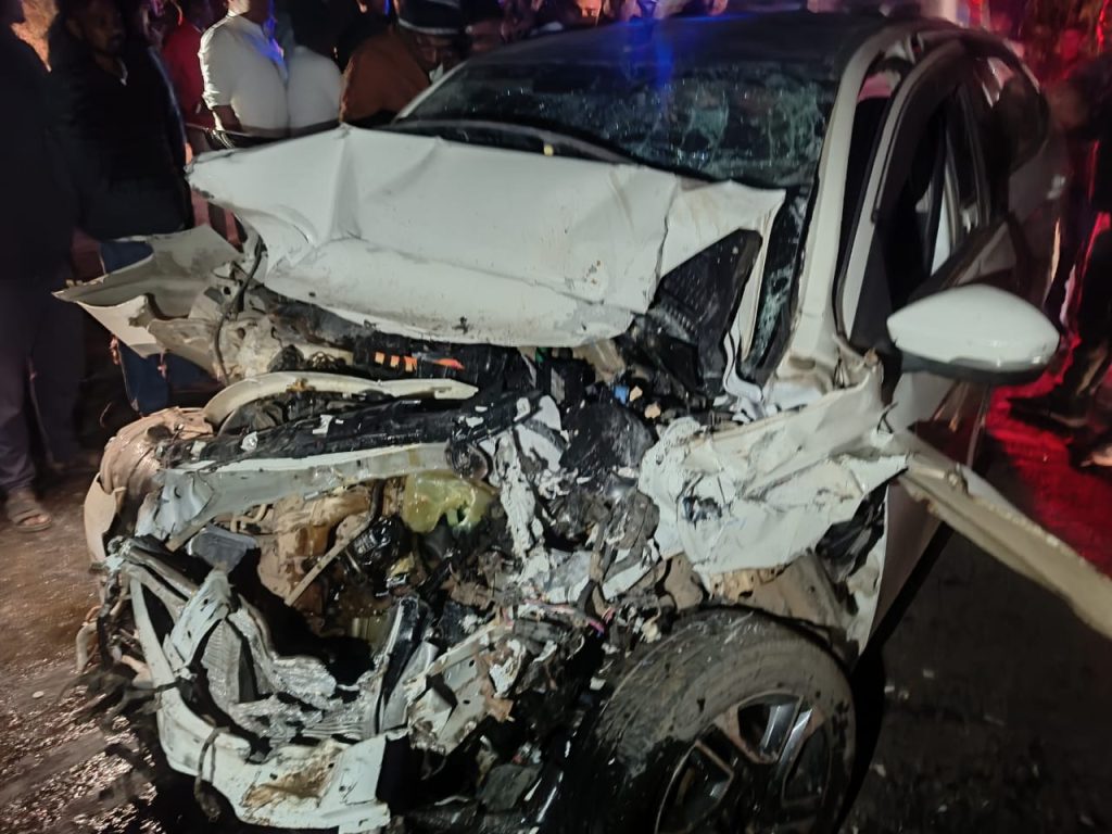 रफ्तार का कहर: ट्रक और कार के बीच जोरदार टक्कर, कांग्रेस नेता समेत 2 की मौत…