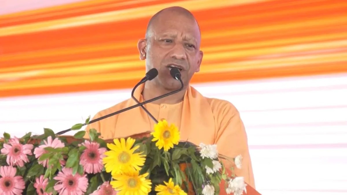 CM योगी का बड़ा ऐलान: फाजिल नगर अब कहलाएगा पावागढ़, बोले- यूपी से मच्छर और माफिया दोनों खत्म