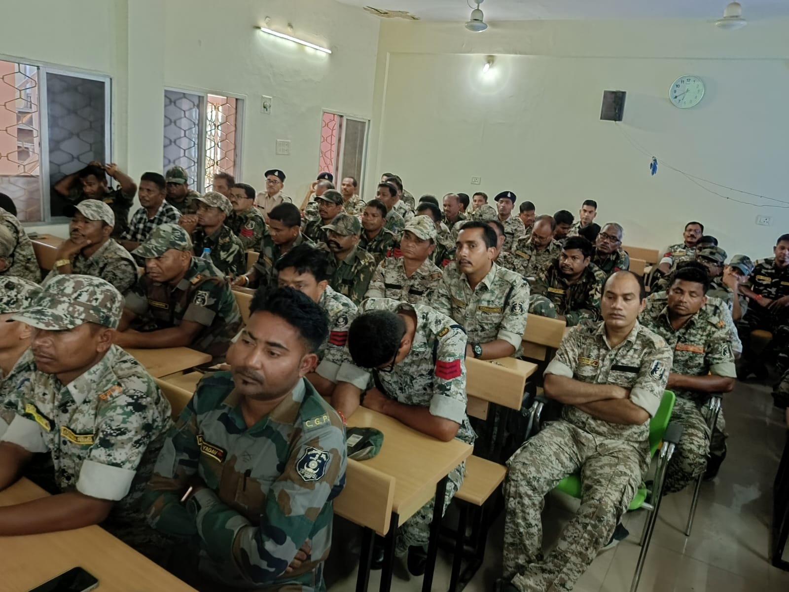 पुलिस कर्मियों को दिया गया चुनाव से संबंधित प्रशिक्षण