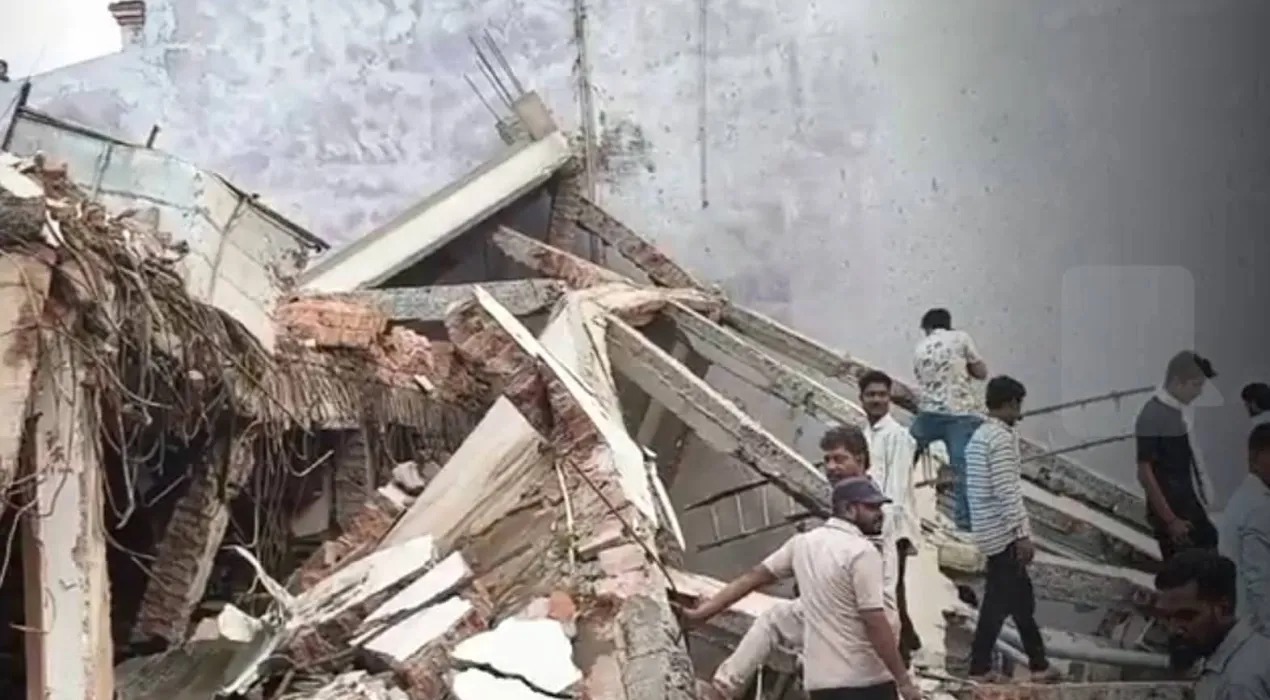 अनूपपुर में बड़ा हादसा: बस स्टैंड के पास लॉज गिरा, 3 की मौत, 3 घायल; कई के दबे होने की आशंका