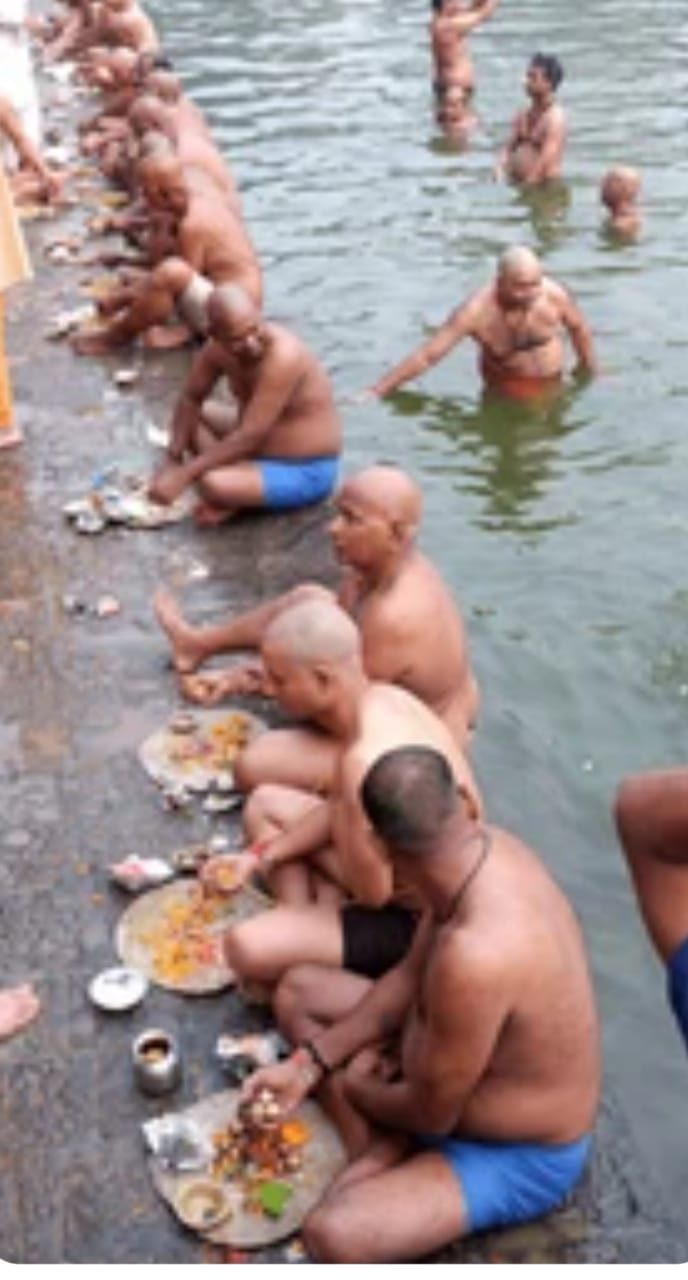 श्रध्दा पूर्वक श्राद्ध तर्पण करने के बाद पक्ष के अंतिम दिन पितृदेवो को दी गई विदाई