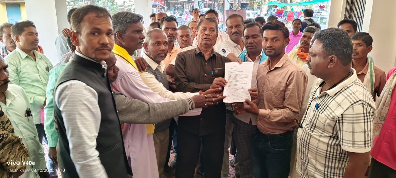 समर्थन मूल्य में मक्का खरीदी प्रारंभ करने की मांग को लेकर मैनपुर में सैकड़ो किसानों ने रैली निकाल एसडीएम को सौपा ज्ञापन 