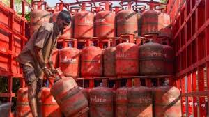  सरकार ने उज्जवला योजना के विस्तार को दी मंजूरी,25 लाख महिलाओं को मिलेगा फ्री LPG कनेक्शन