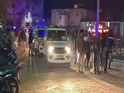 वैलेंटाइन डे पर प्रशासन ने कसी कमर, अब पार्कों और कैफे में होगी पैनी नजर