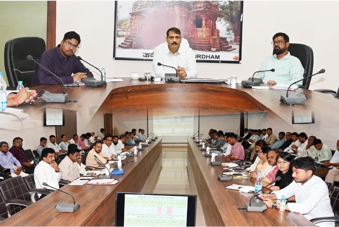 कलेक्टर ने मुख्यमंत्री की घोषणाओं का शासन स्तर पर समय पर कंप्लायंस भेजने के दिए निर्देश