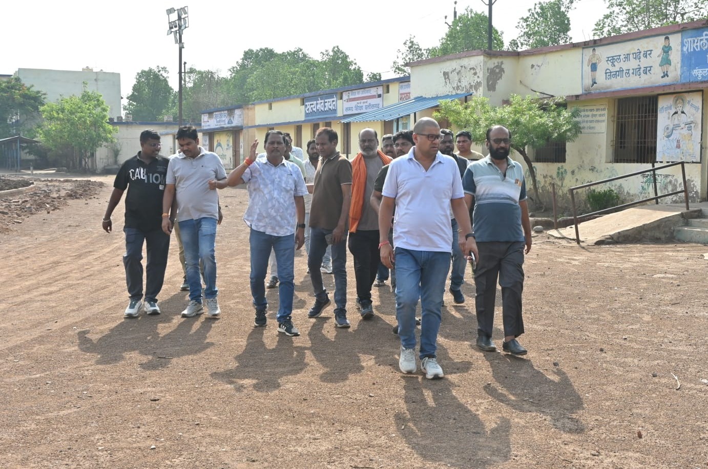 निगम आयुक्त ने किया जोन-04 खुर्सीपार क्षेत्र का औचक निरीक्षण, निर्माण कार्यों में तेजी लाने और सड़क बाधाओं पर कार्रवाई के दिए कड़े निर्देश
