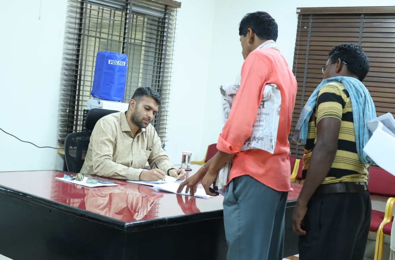 जनदर्शन में जनसमस्याओं पर कलेक्टर का त्वरित एक्शन, कई मामलों में मौके पर जांच के दिए निर्देश