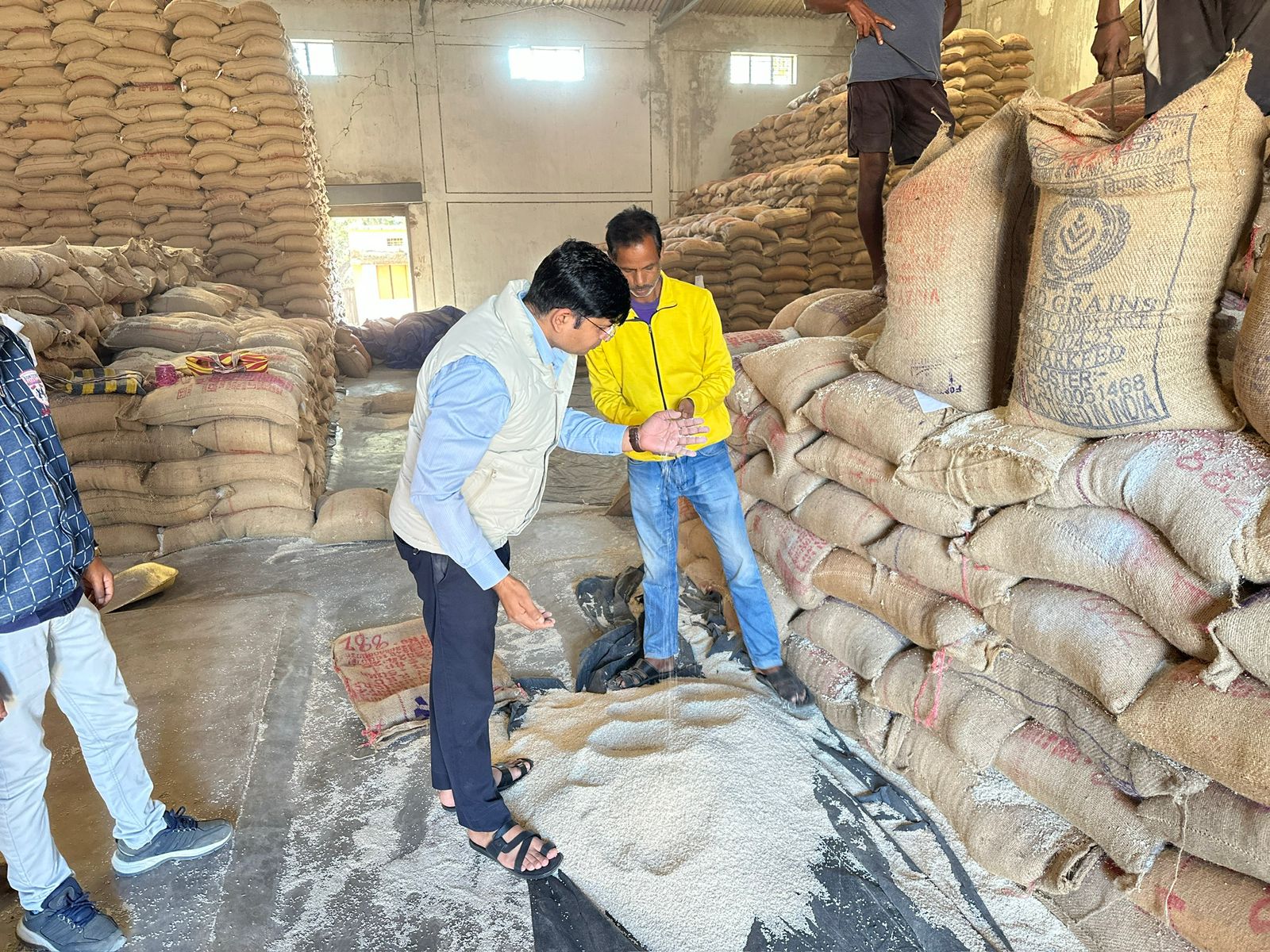 चितालंका वेयरहाउस का खाद्य विभाग सहित एसडब्ल्यूसी टीम द्वारा किया गया निरीक्षण
