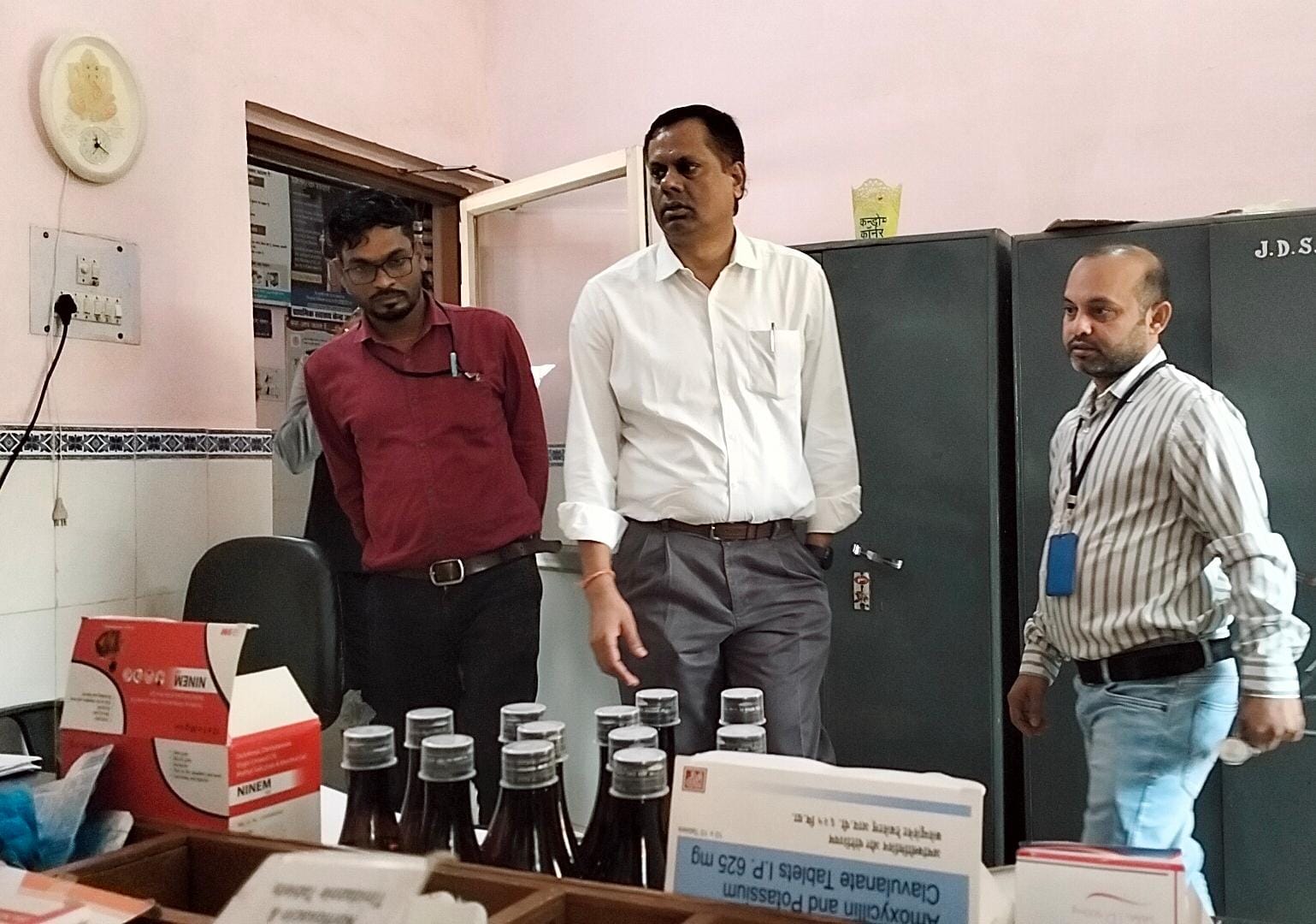 संभागायुक्त सत्यानारायण राठौर ने प्राथमिक स्वास्थ्य केन्द्र जालबांधा का लिया जायजा