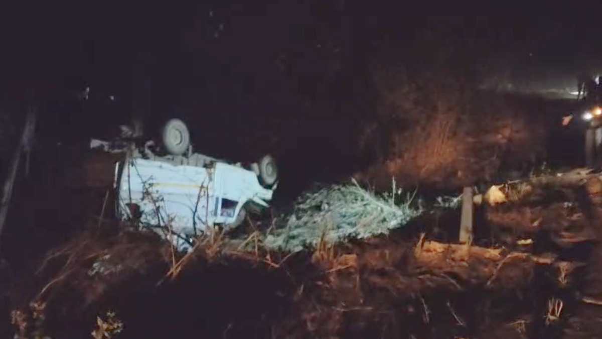 छत्तीसगढ़ में दर्दनाक हादसा :अनियंत्रित होकर पलटी पिकअप, तीन लोगों की मौत