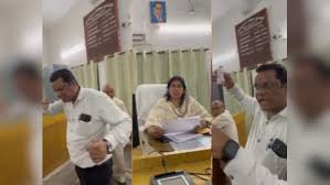 CG NEWS: सब रजिस्ट्रार कार्यालय में किसान ने किया सुसाइड का प्रयास,मची अफरा-तफरी