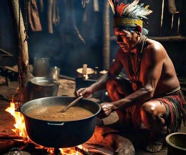 यह कैसा परंपरा है जहां के लोग अपने मृतक के शव की राख से सूप बनाकर पीते है,आइए जानते है..