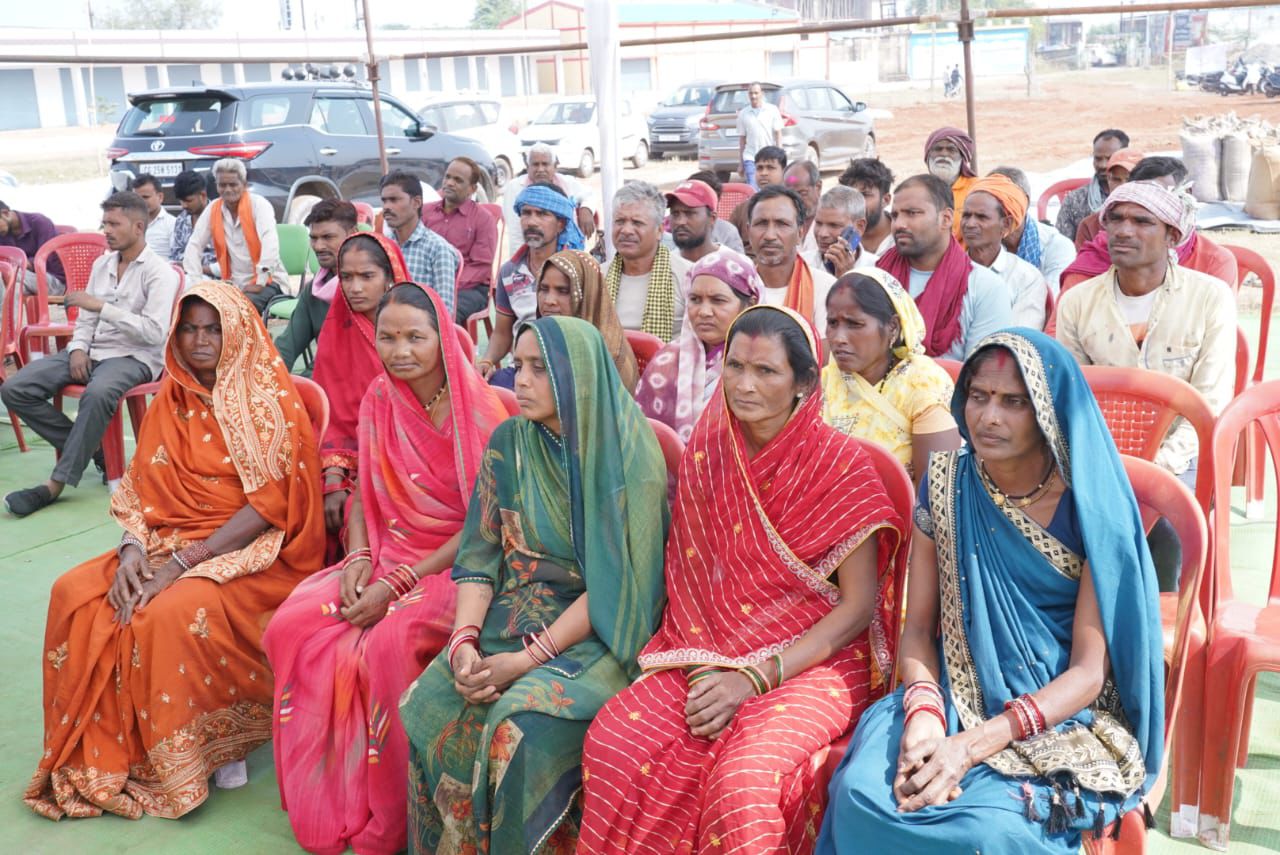 सेवा सहकारी समिति बेमेतरा में विधायक दीपेश साहू ने किया धान खरीदी का विधिवत शुभारंभ
