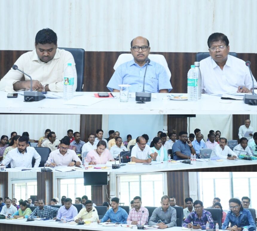 लापरवाही पर सख्ती! कलेक्टर ने लगाई फटकार,11 पंचायत सचिवों को कारण बताओ नोटिस