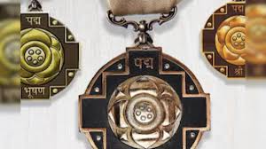 मोदी सरकार में धुर विरोधियों को भी मिले पद्म सम्‍मान और भारत रत्न