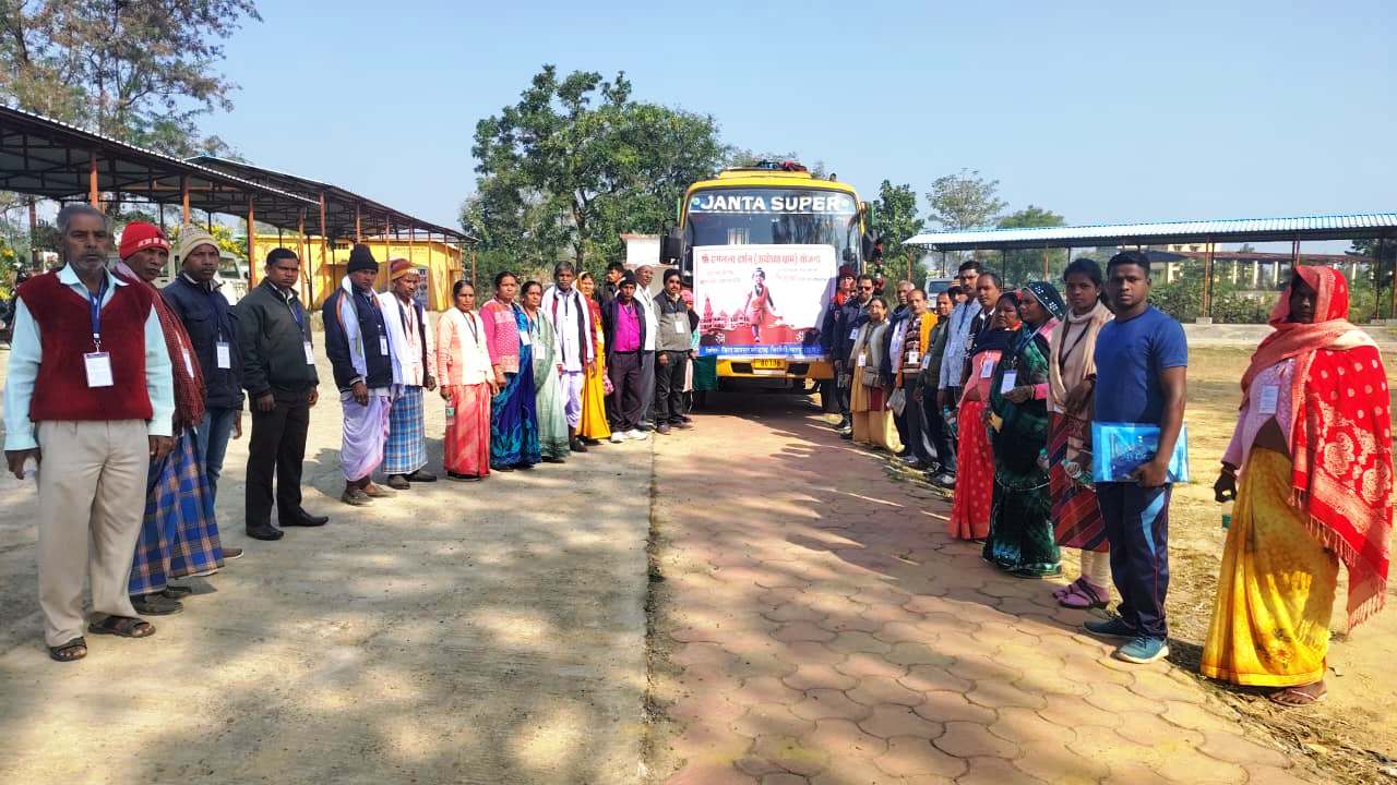 श्री रामलला दर्शन योजना के तहत 45 श्रद्धालु अयोध्या धाम के लिए रवाना