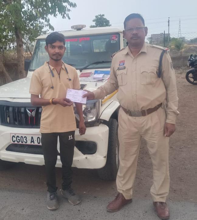  बेमेतरा में ट्रैफिक नियम तोड़ने वालों पर पुलिस सख्त, विशेष अभियान में 11 चालान
