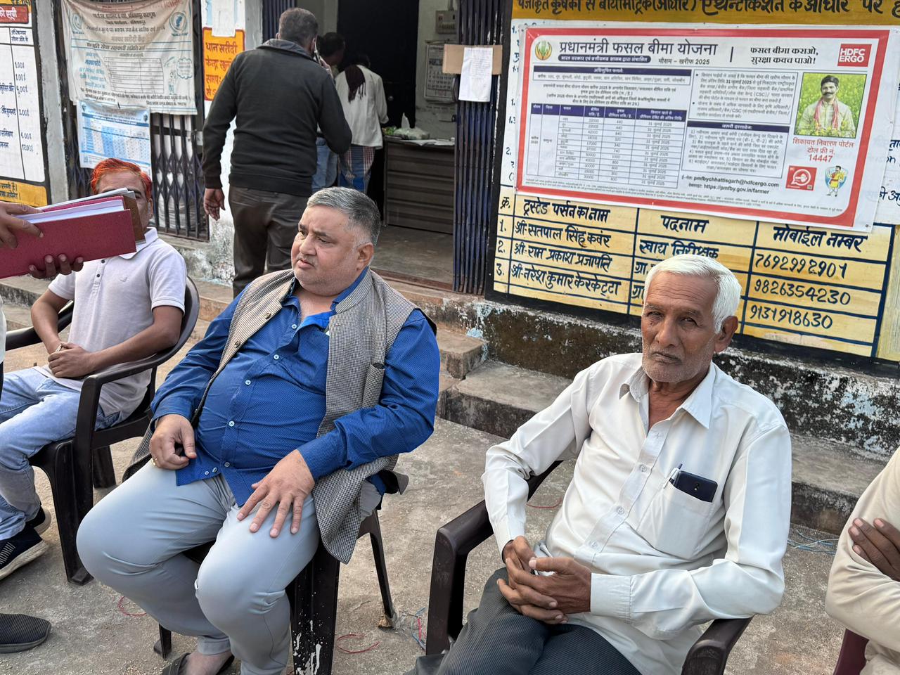 पर्यटन मंत्री राजेश अग्रवाल ने किया धान खरीदी केन्द्र डांडगांव का निरीक्षण