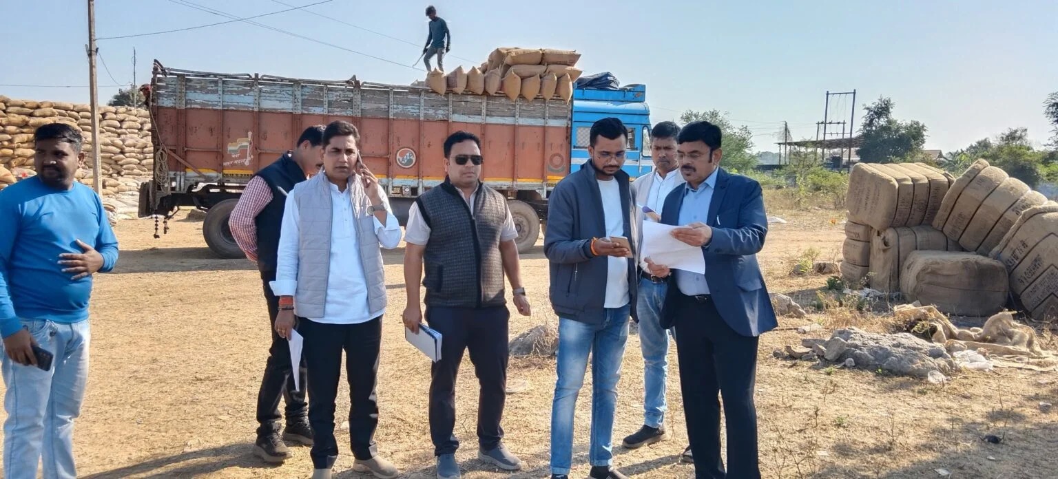 कर्मचारियों और किसानों में उत्साह,मार्कफेड एमडी मैदान में उतरे, खरीदी व्यवस्था की नब्ज टटोली