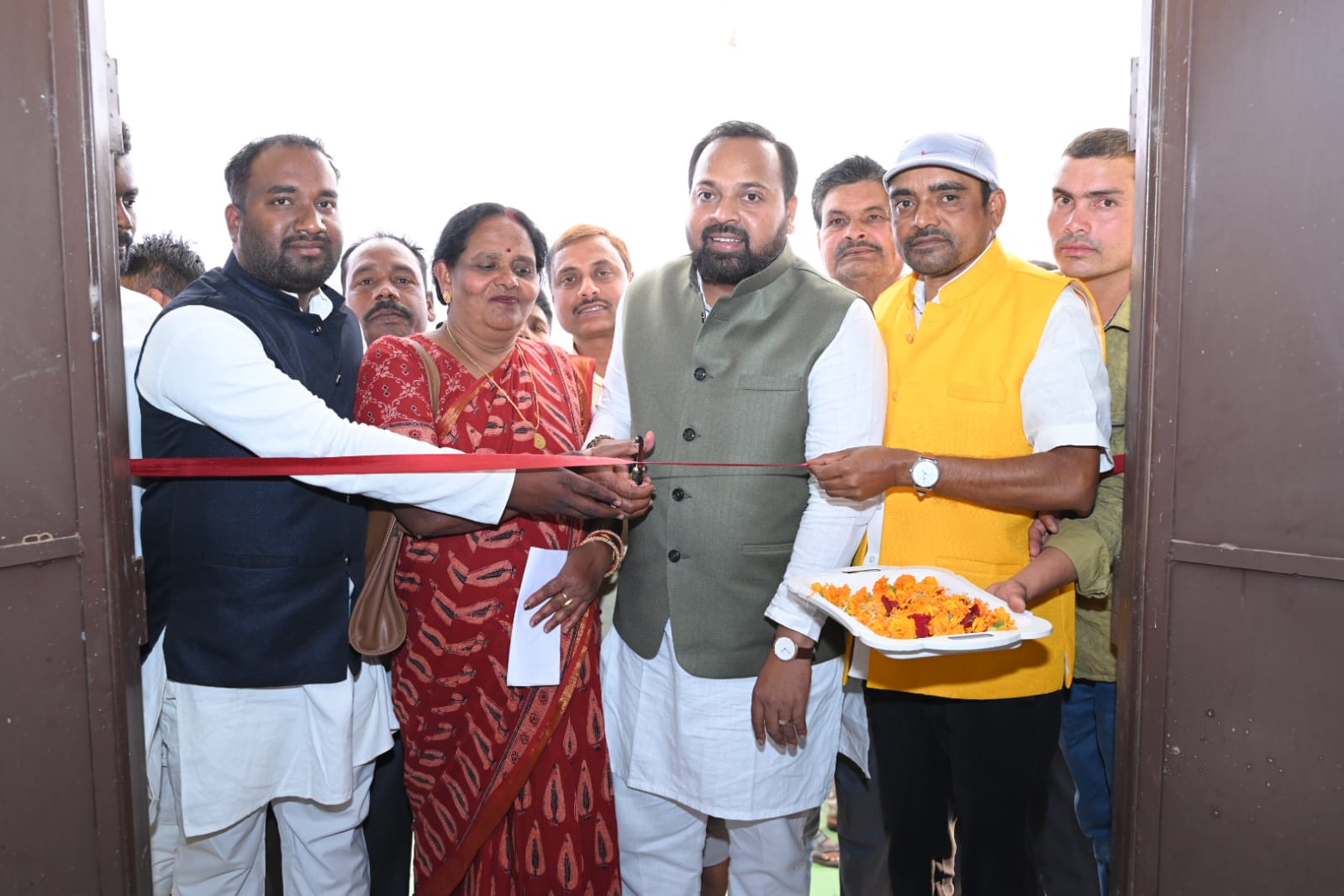 विधायक दीपेश साहू अपने जन्मदिन पर 25 लाख रूपये के लागत से नवनिर्मित सामुदायिक भवन का किया लोकार्पण
