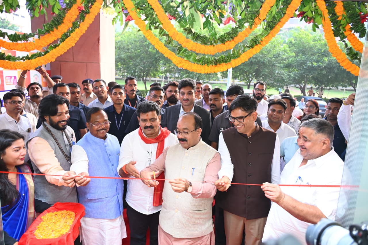 छत्तीसगढ़ में रजिस्ट्री हुई स्मार्ट, नवा रायपुर में देश का पहला अत्याधुनिक स्मार्ट पंजीयन कार्यालय शुरू